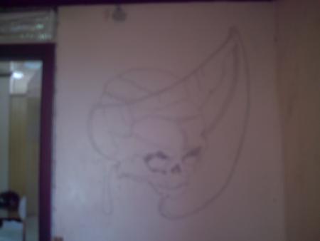 tete de mort que j'ai dessiner sur le mur de ma chambre